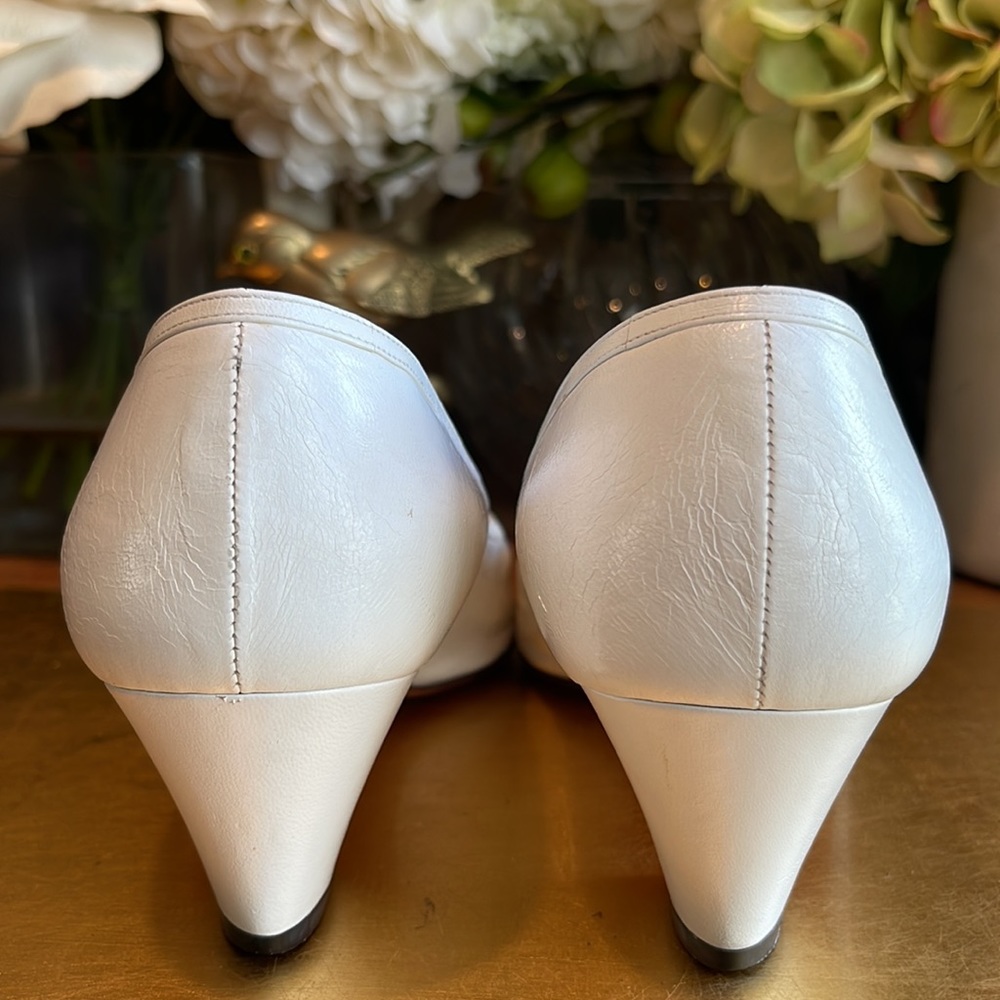 Gucci Logo Heels in Bright White Leather | ULTRA RARE! - Picture 5 of 16